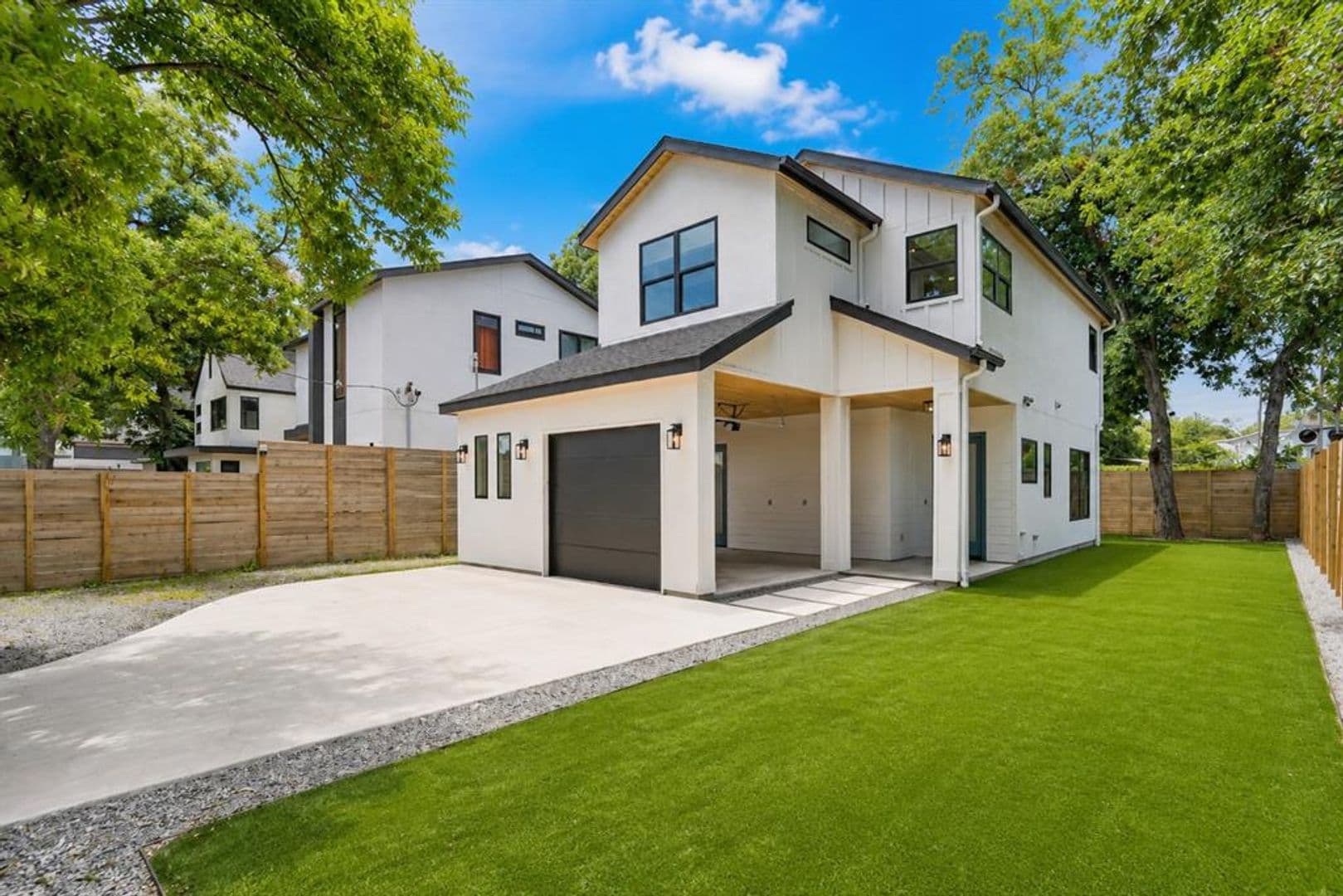 Austin House: 752 Pedernales St