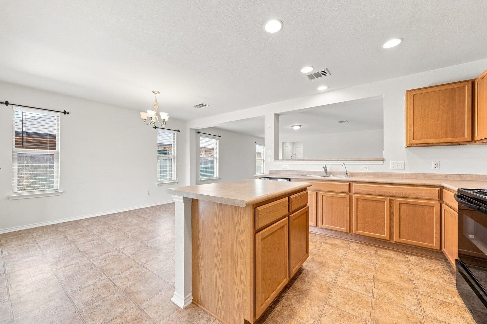 Round Rock House: 1141 Renaissance Trail