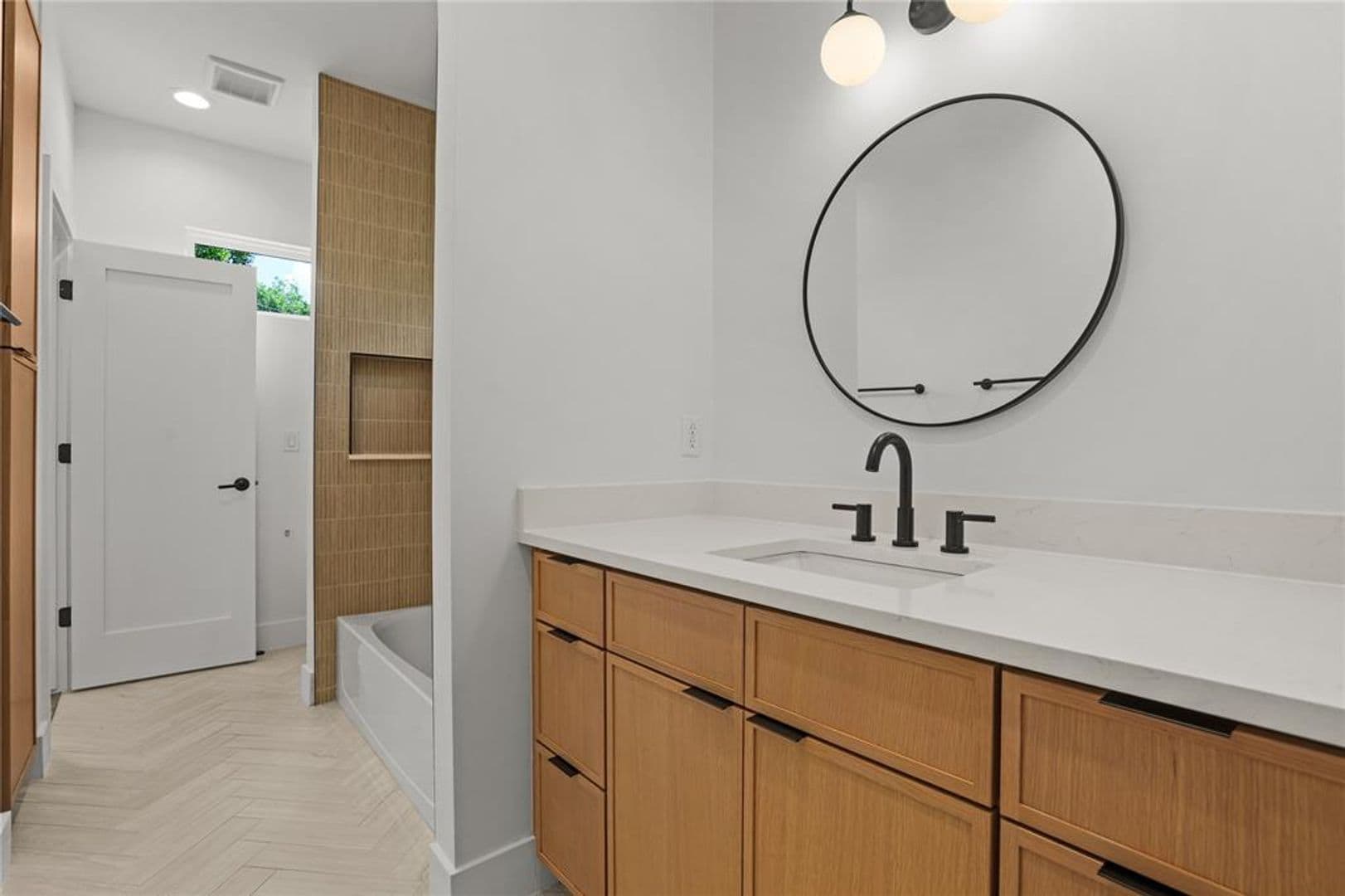 Austin House: 752 Pedernales St