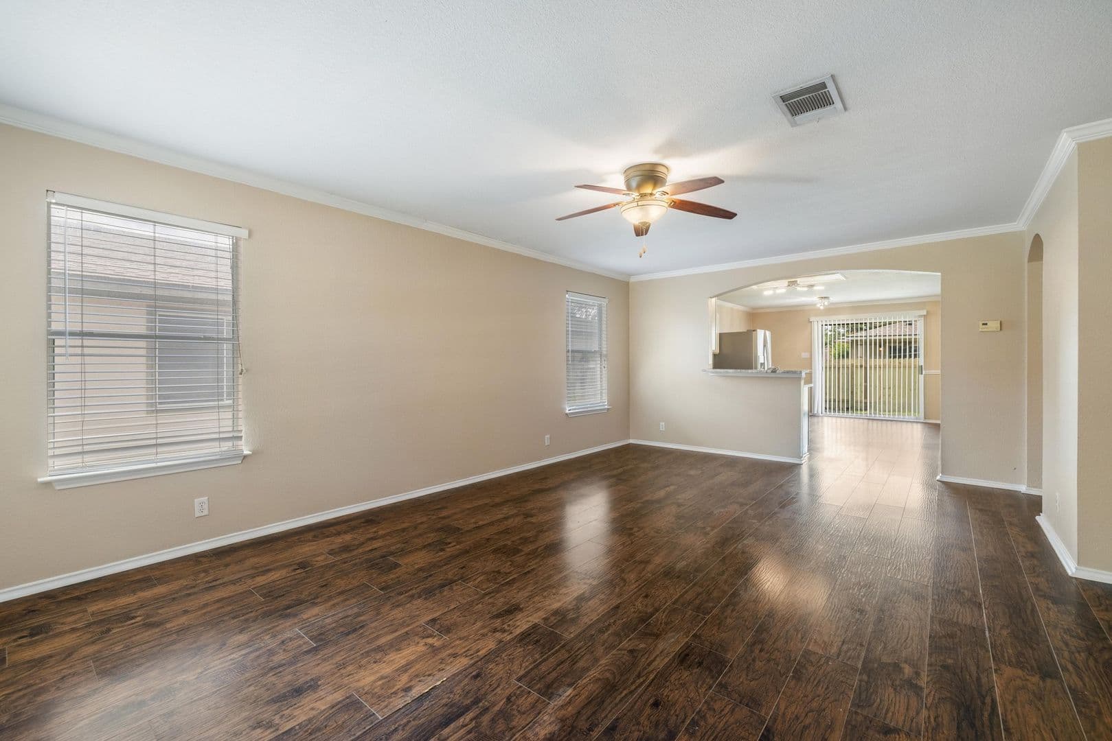 Leander House: 104 Brentwood Dr