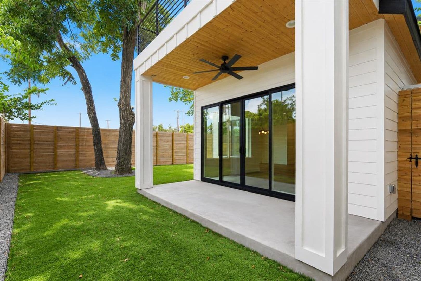Austin House: 752 Pedernales St