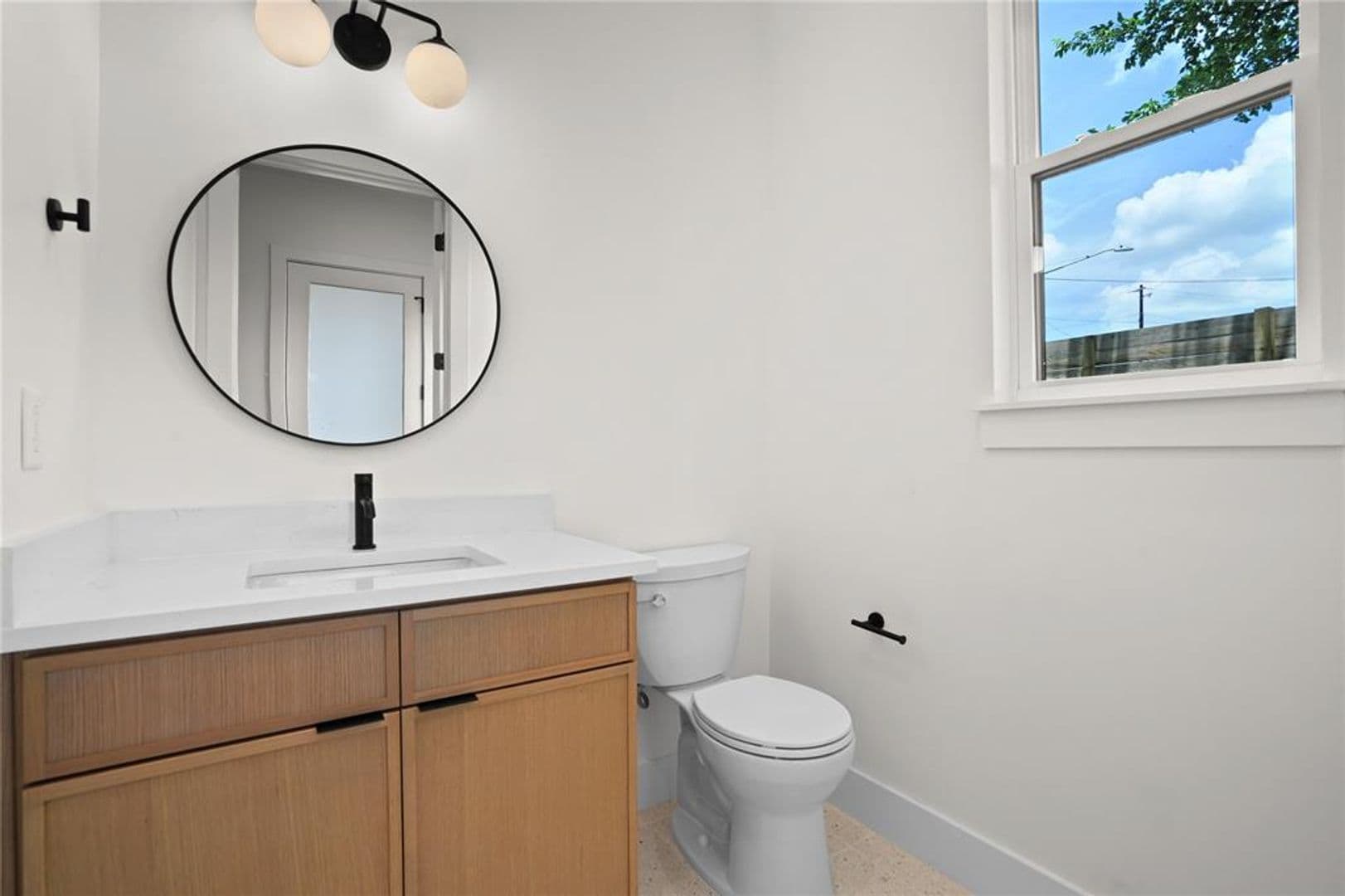 Austin House: 752 Pedernales St