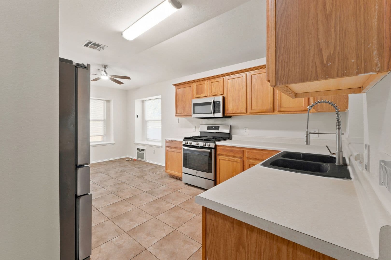 Leander House: 2807 Winslow Dr