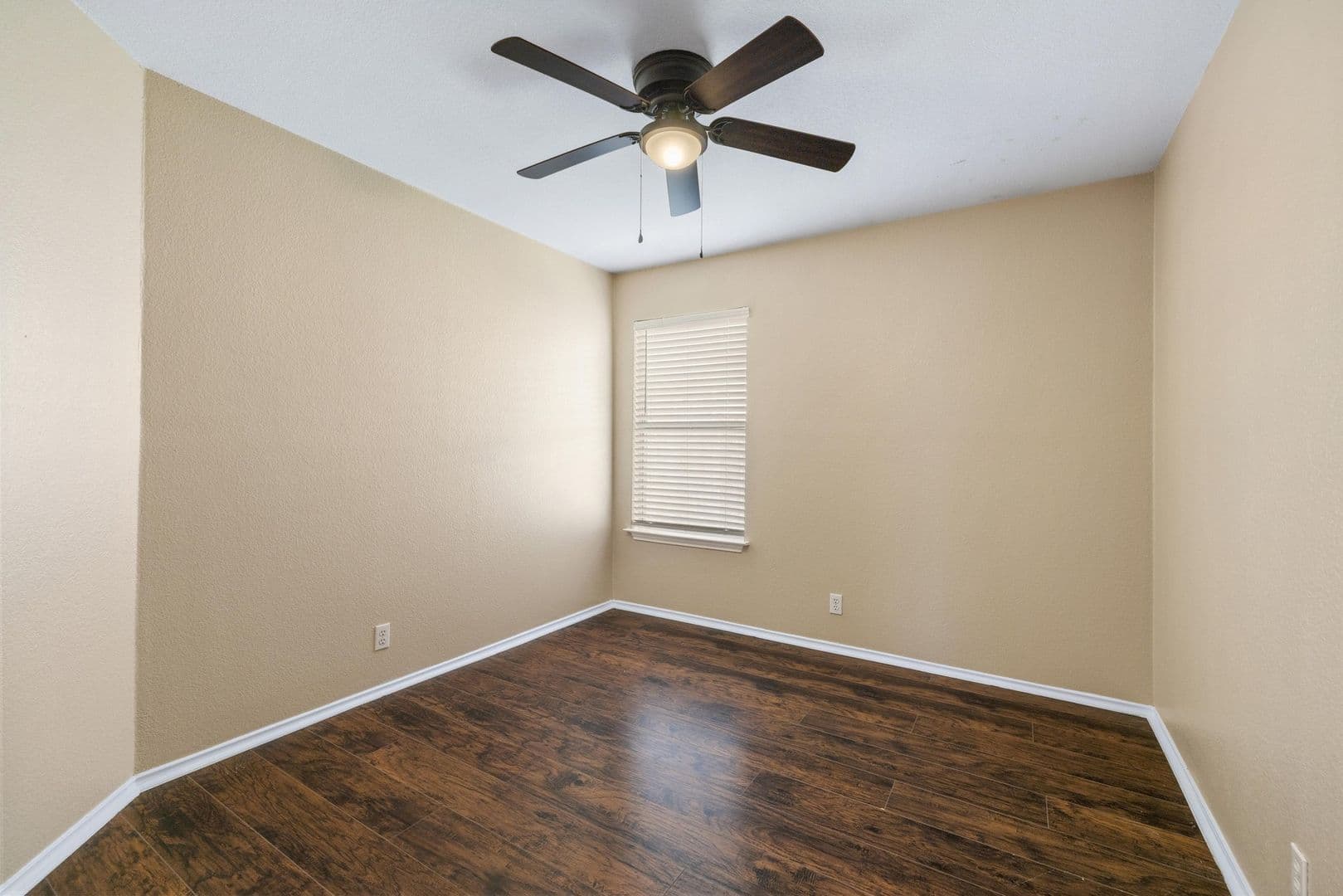 Leander House: 104 Brentwood Dr