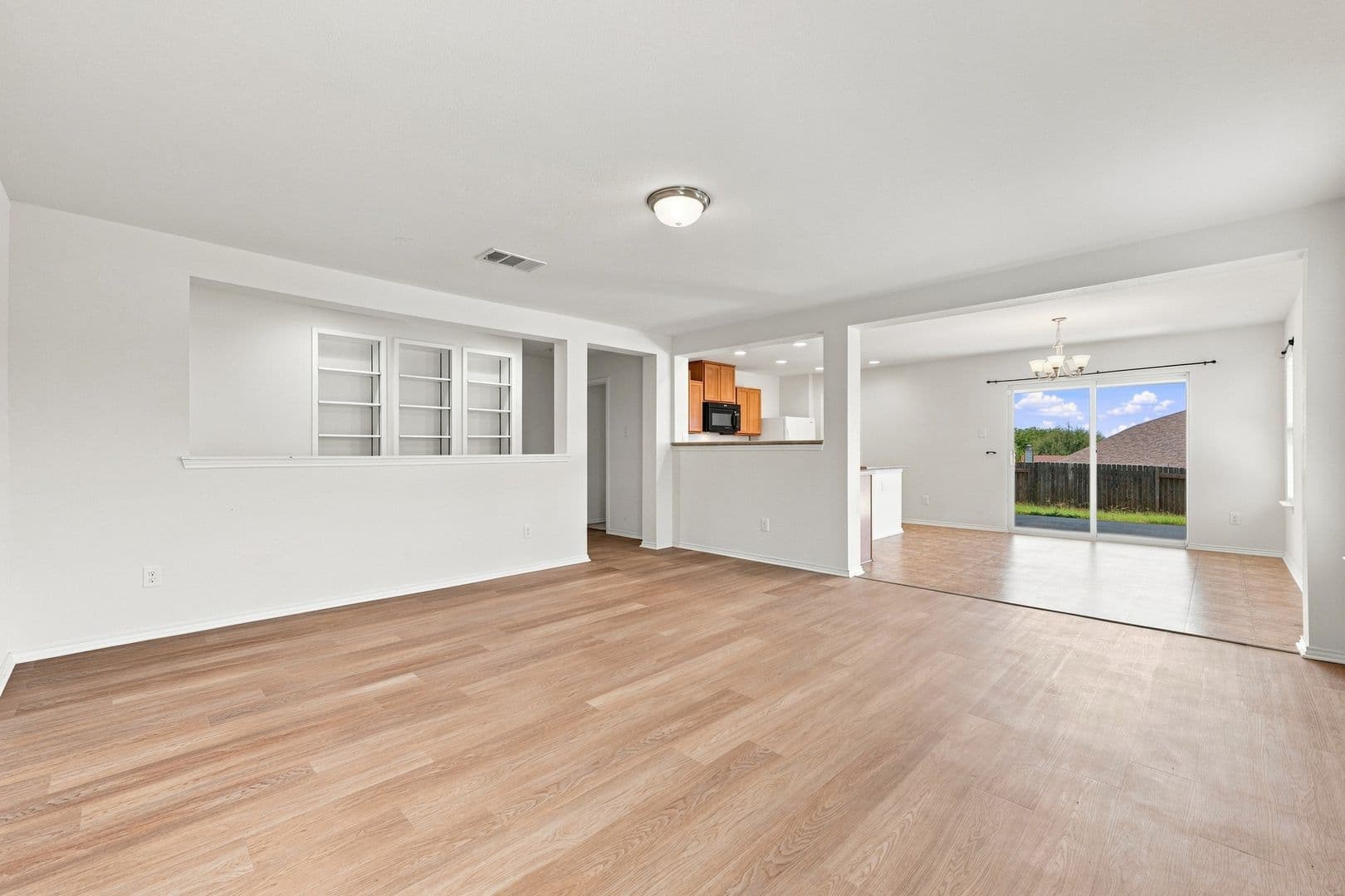 Round Rock House: 1141 Renaissance Trail
