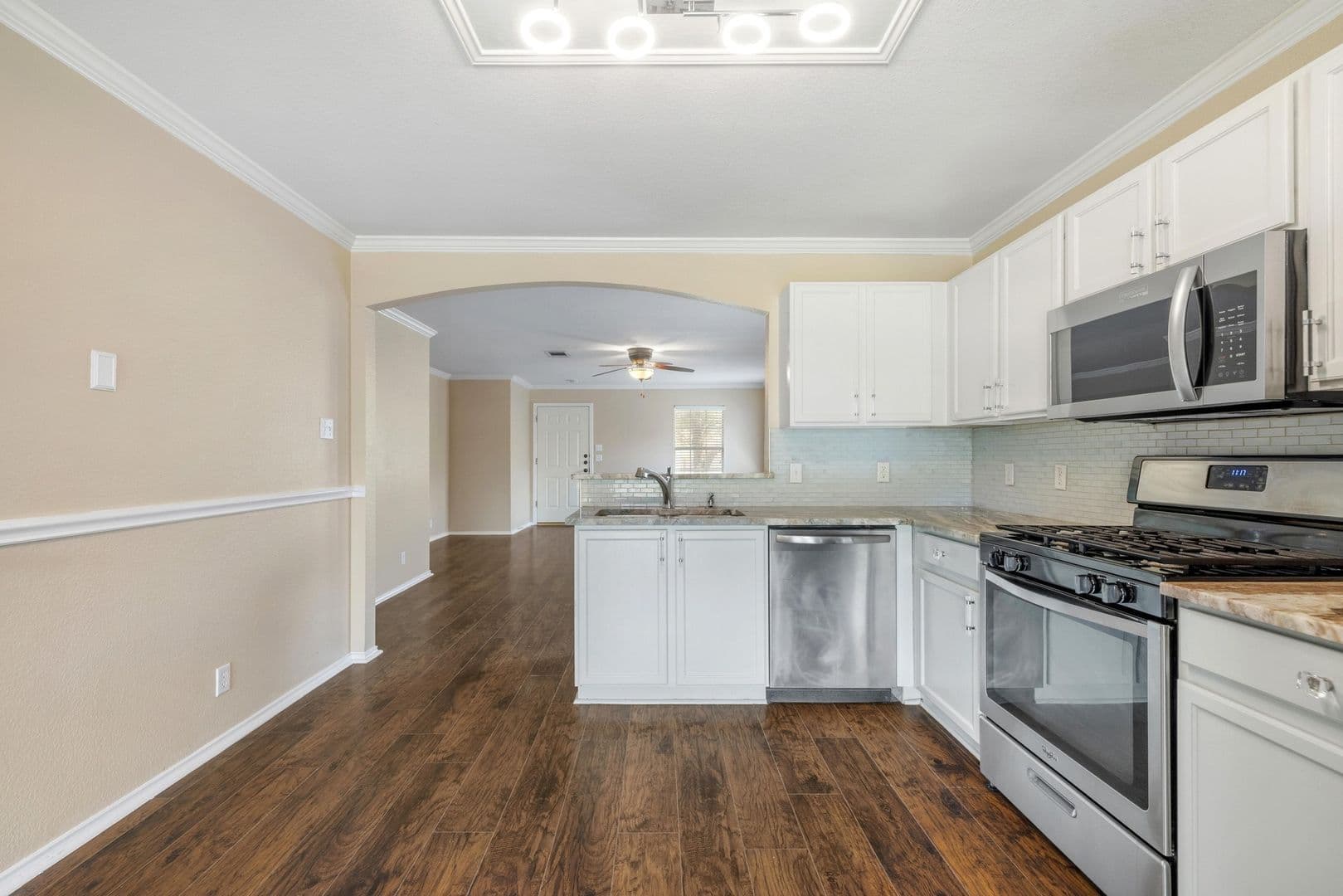 Leander House: 104 Brentwood Dr