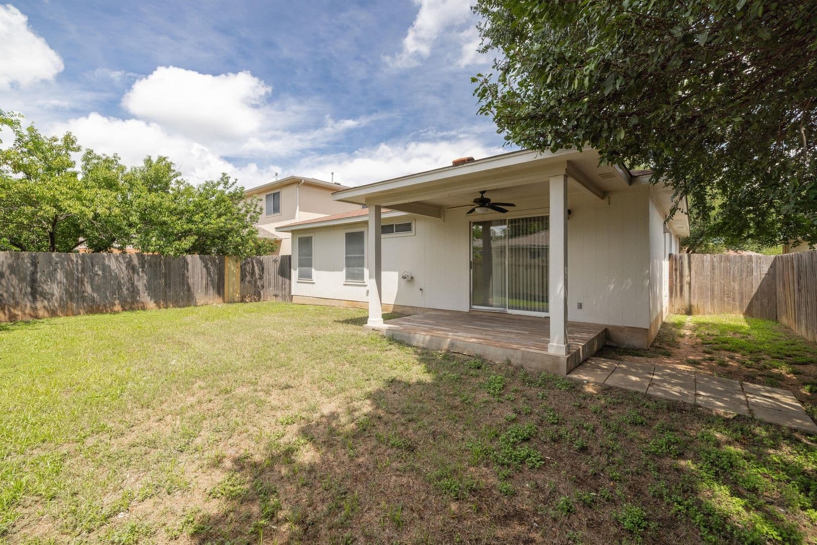 Leander House: 104 Brentwood Dr