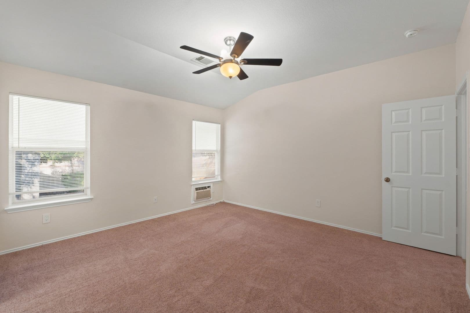 Leander House: 2807 Winslow Dr