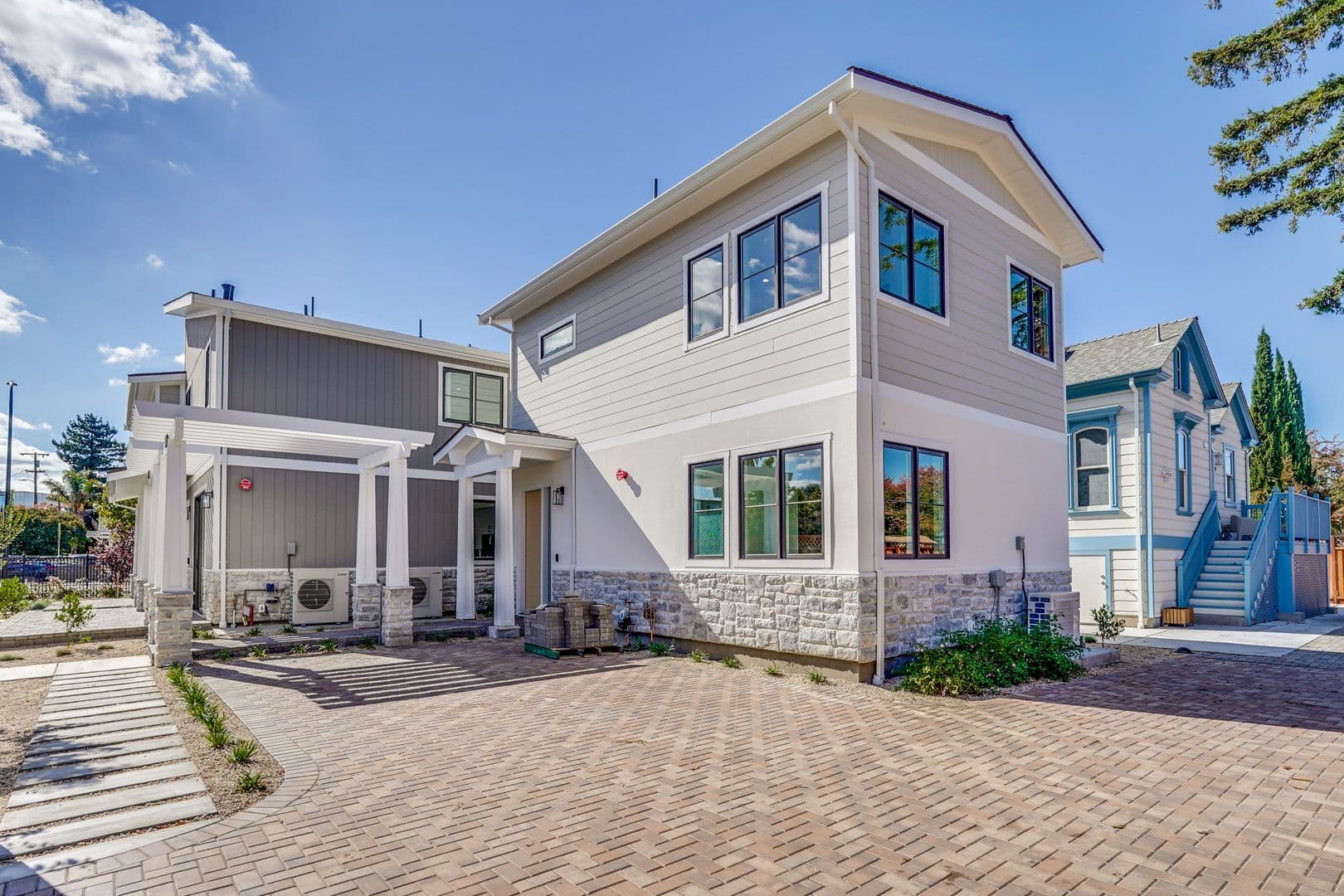 Redwood City House: 505 Beech Street