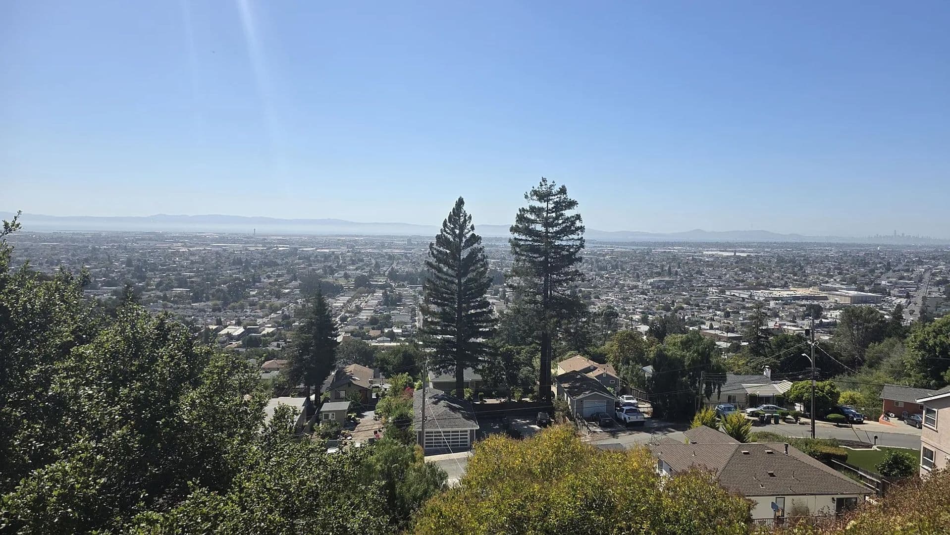 Oakland House: 7909 Sunkist Drive