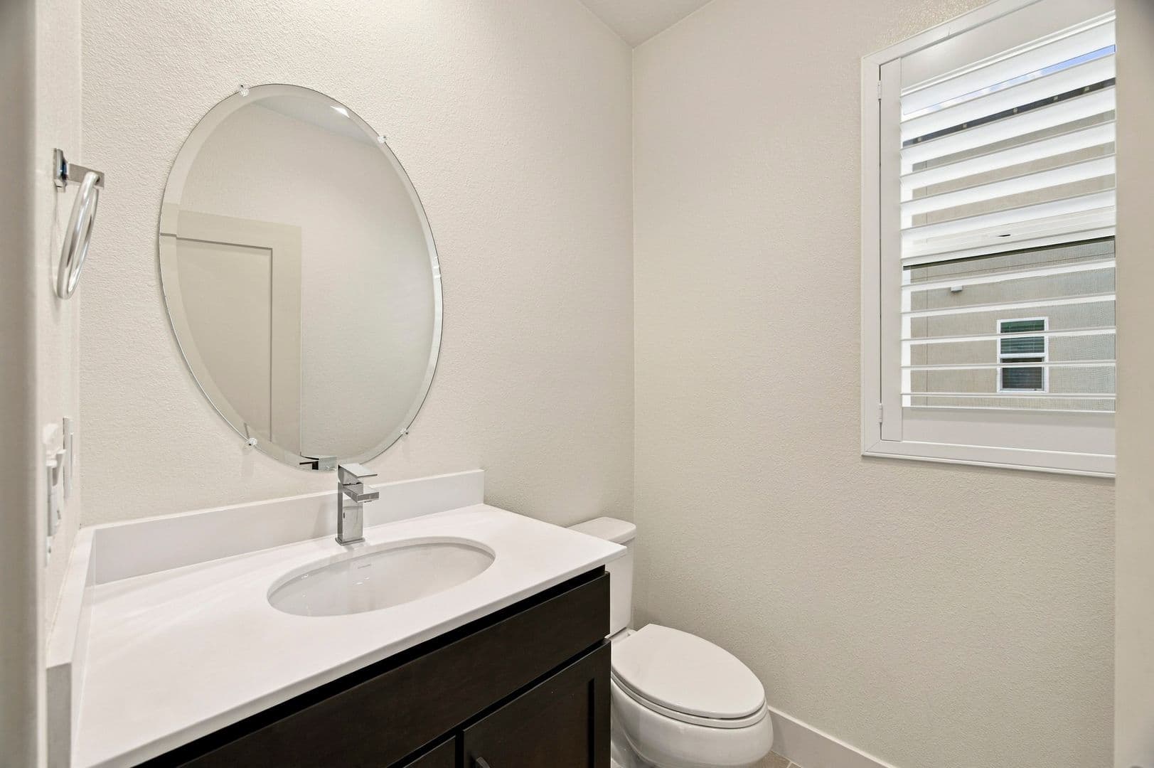 Newark House: 8564 Seawind Way