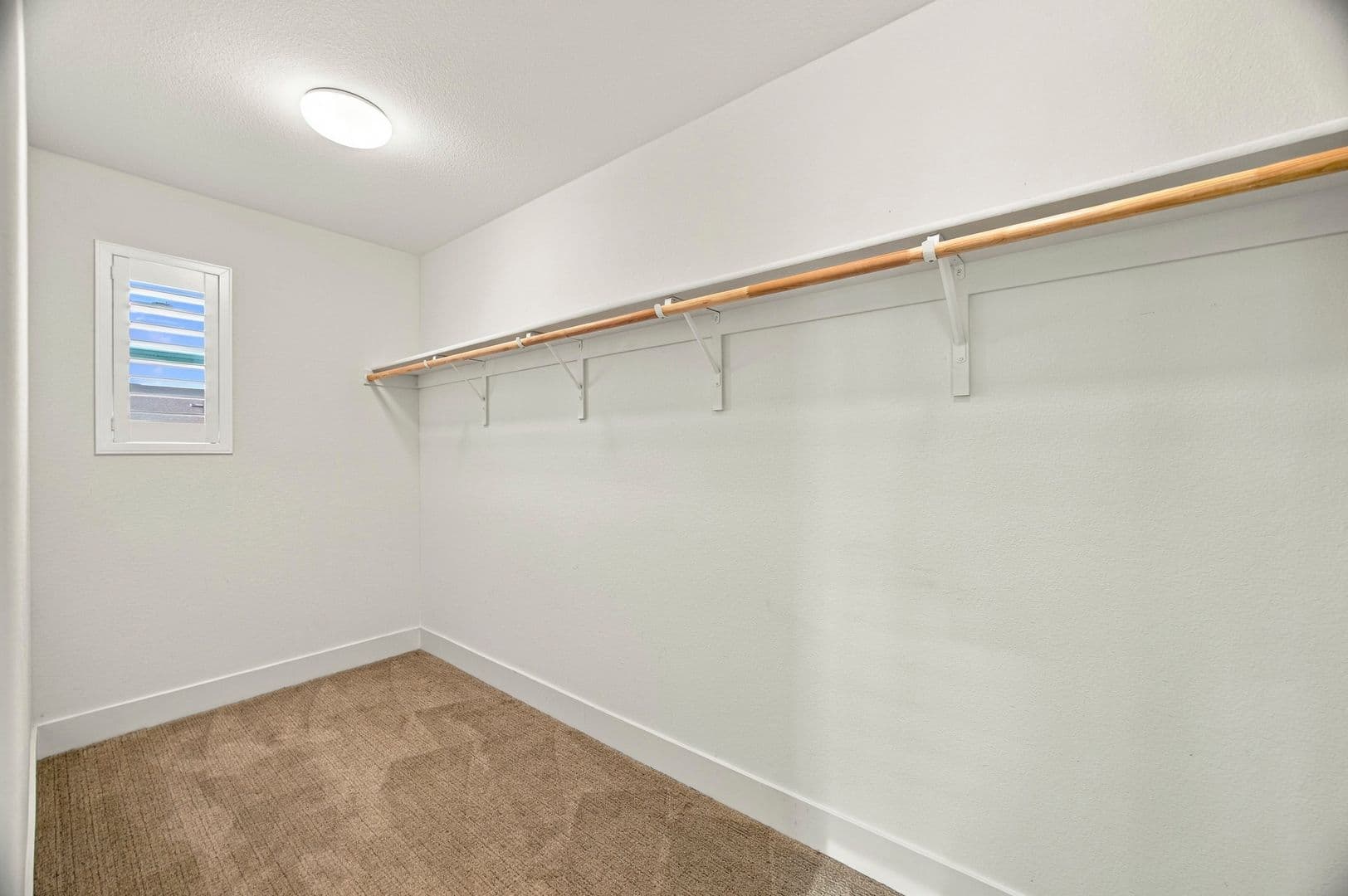 Newark House: 8564 Seawind Way
