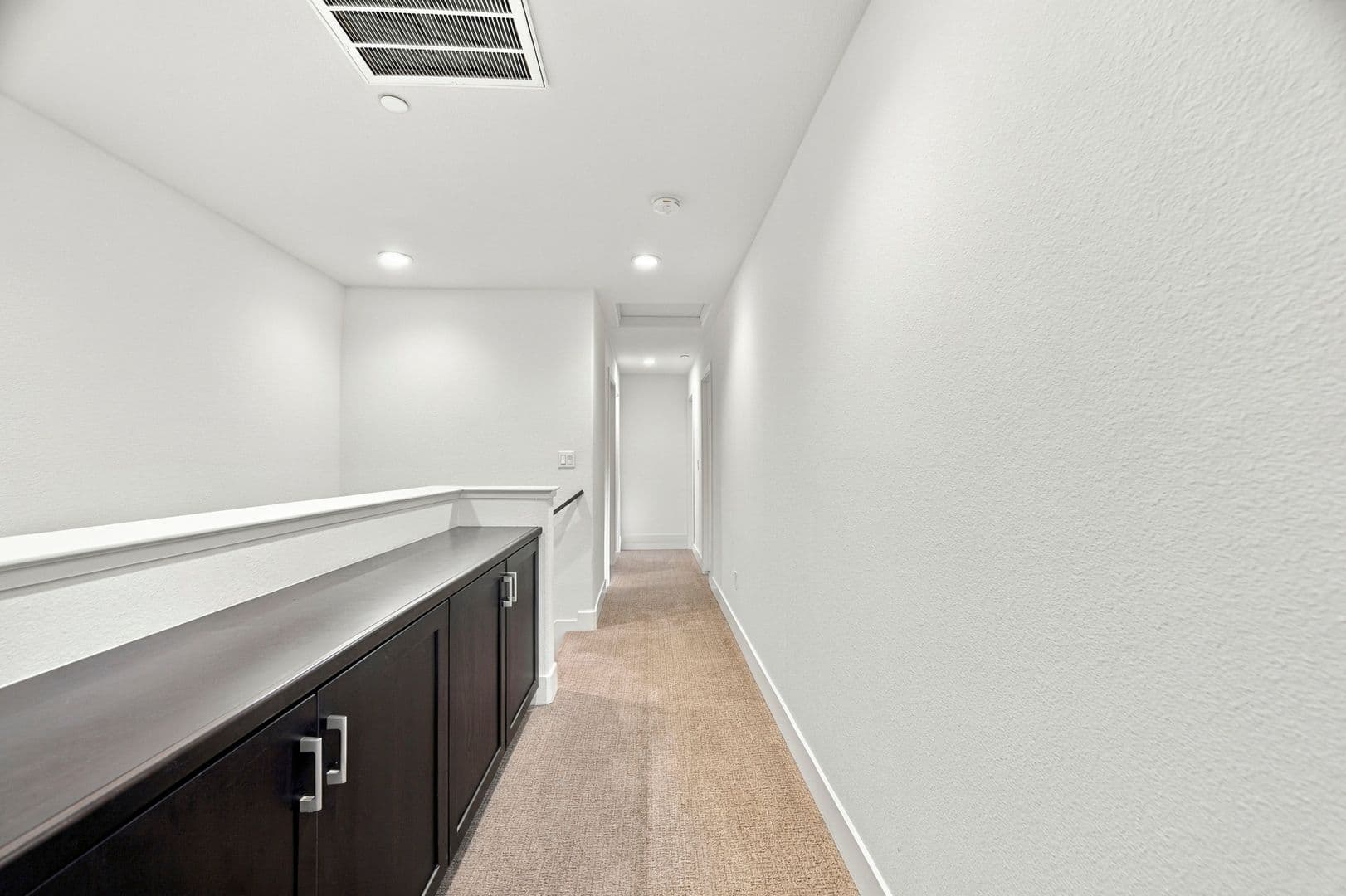 Newark House: 8564 Seawind Way