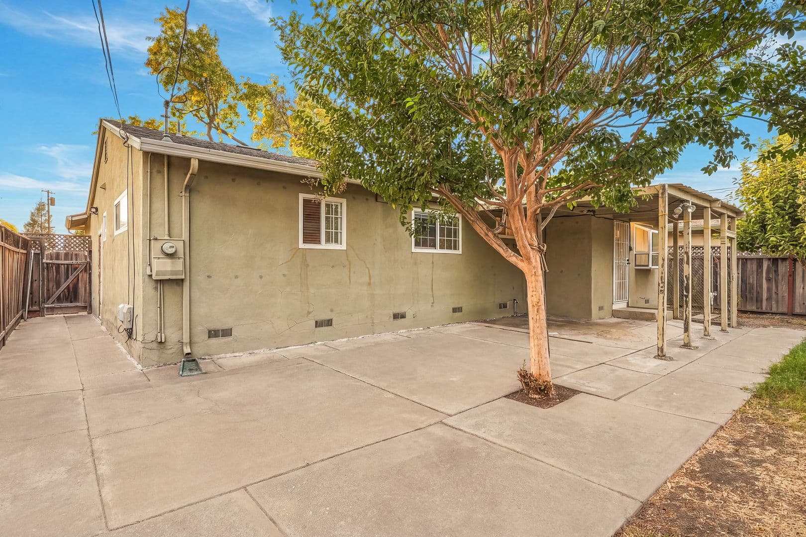 Santa Clara House: 633 Azevedo Ct.