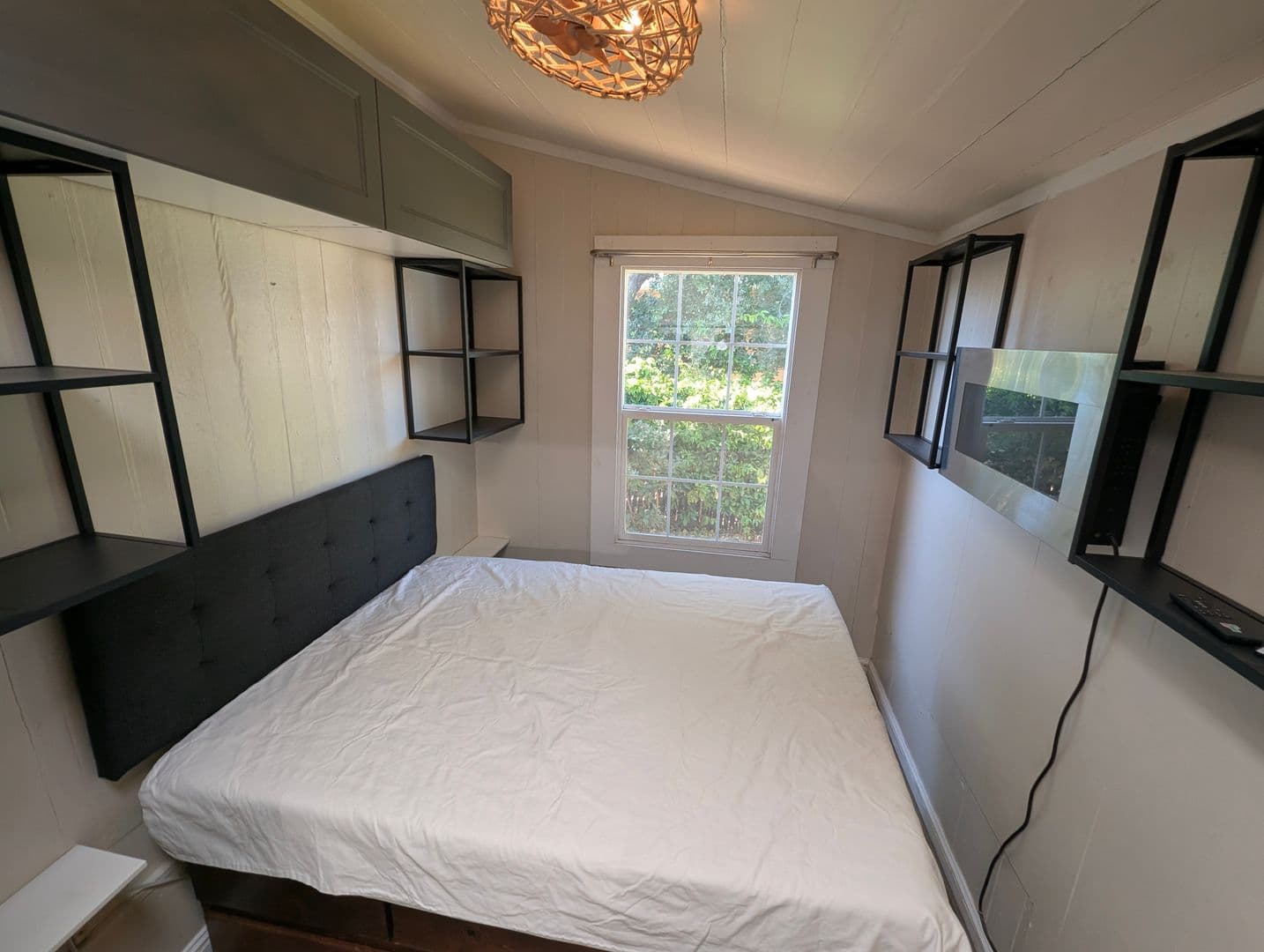 Benicia Apartment: 575 East H Street