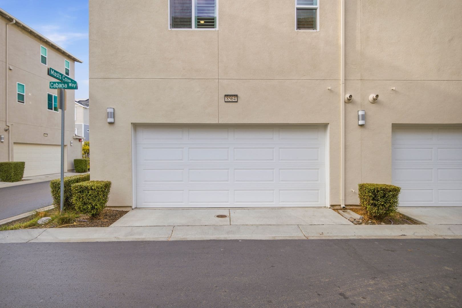 Newark House: 8564 Seawind Way