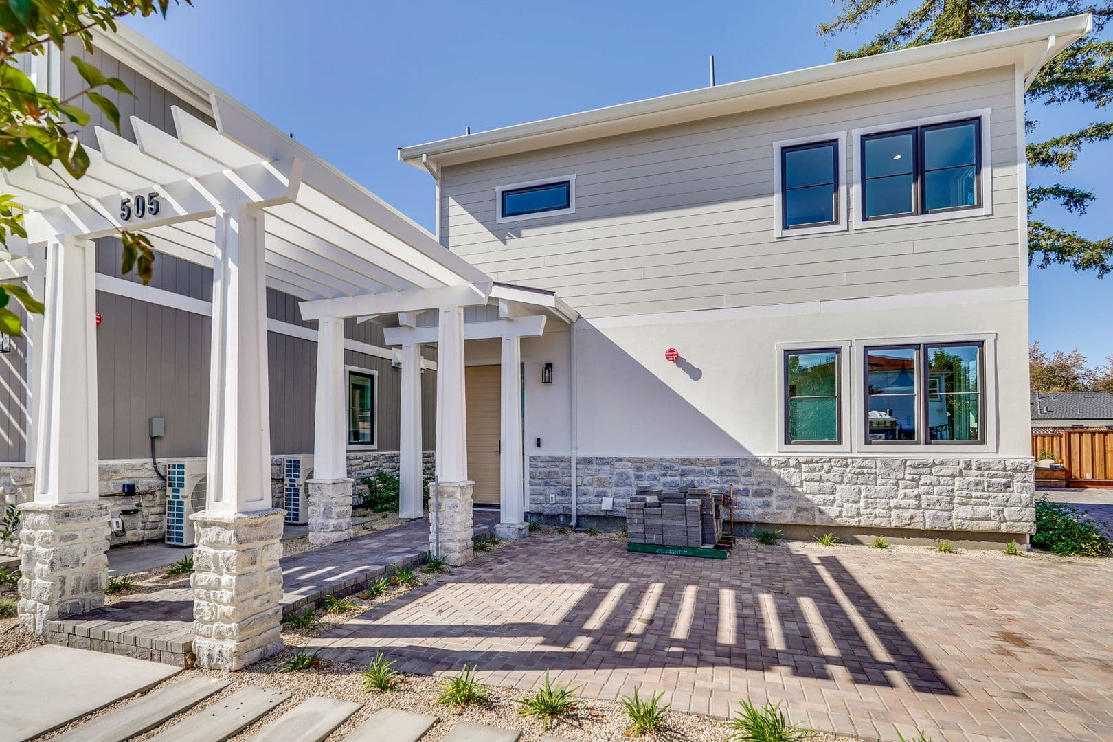 Redwood City House: 505 Beech Street