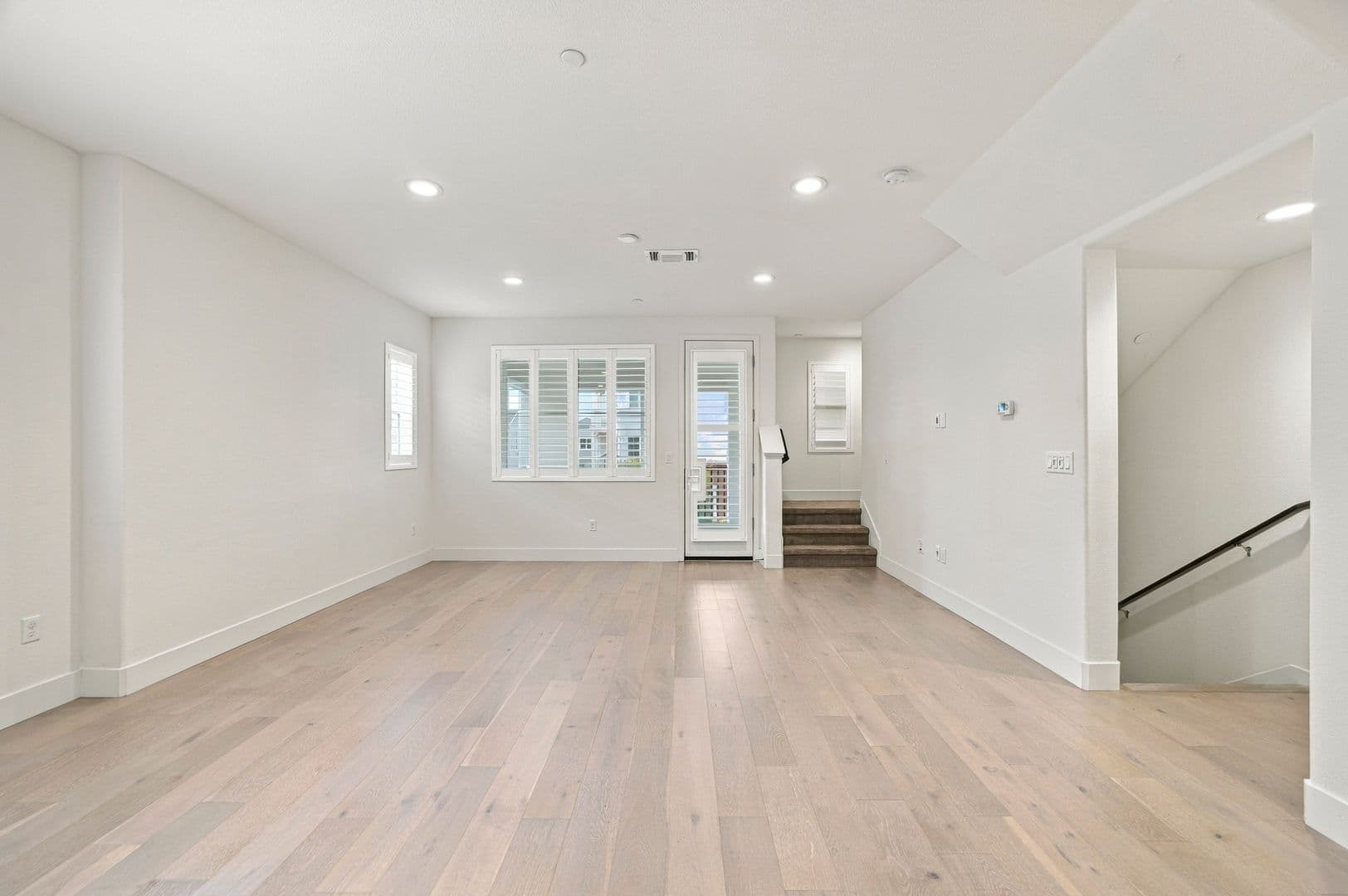 Newark House: 8564 Seawind Way