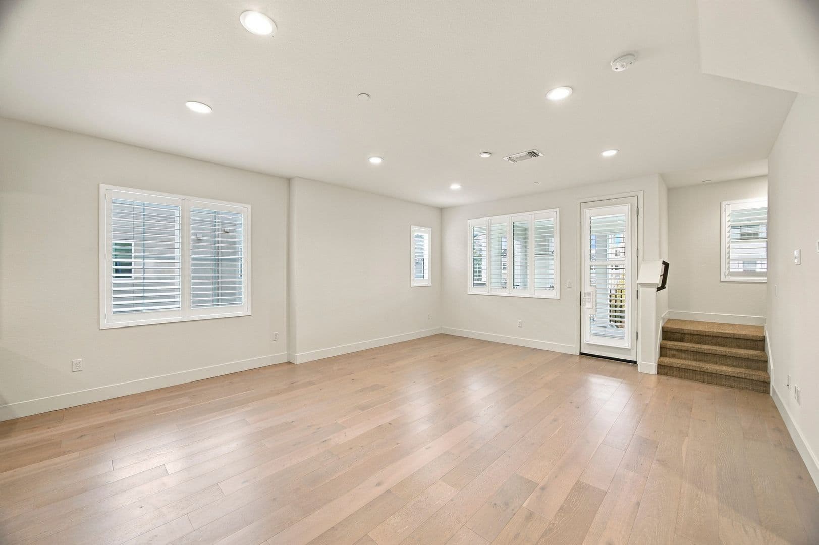Newark House: 8564 Seawind Way