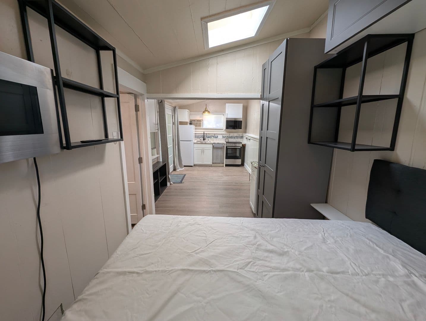 Benicia Apartment: 575 East H Street