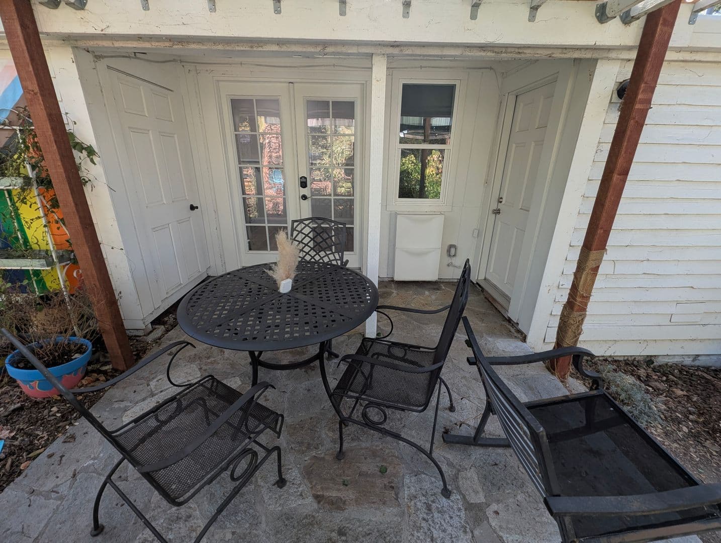 Benicia Apartment: 575 East H Street
