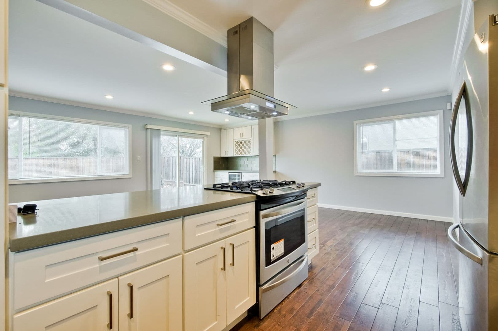 Dublin House: 7530 Kilrush Ave