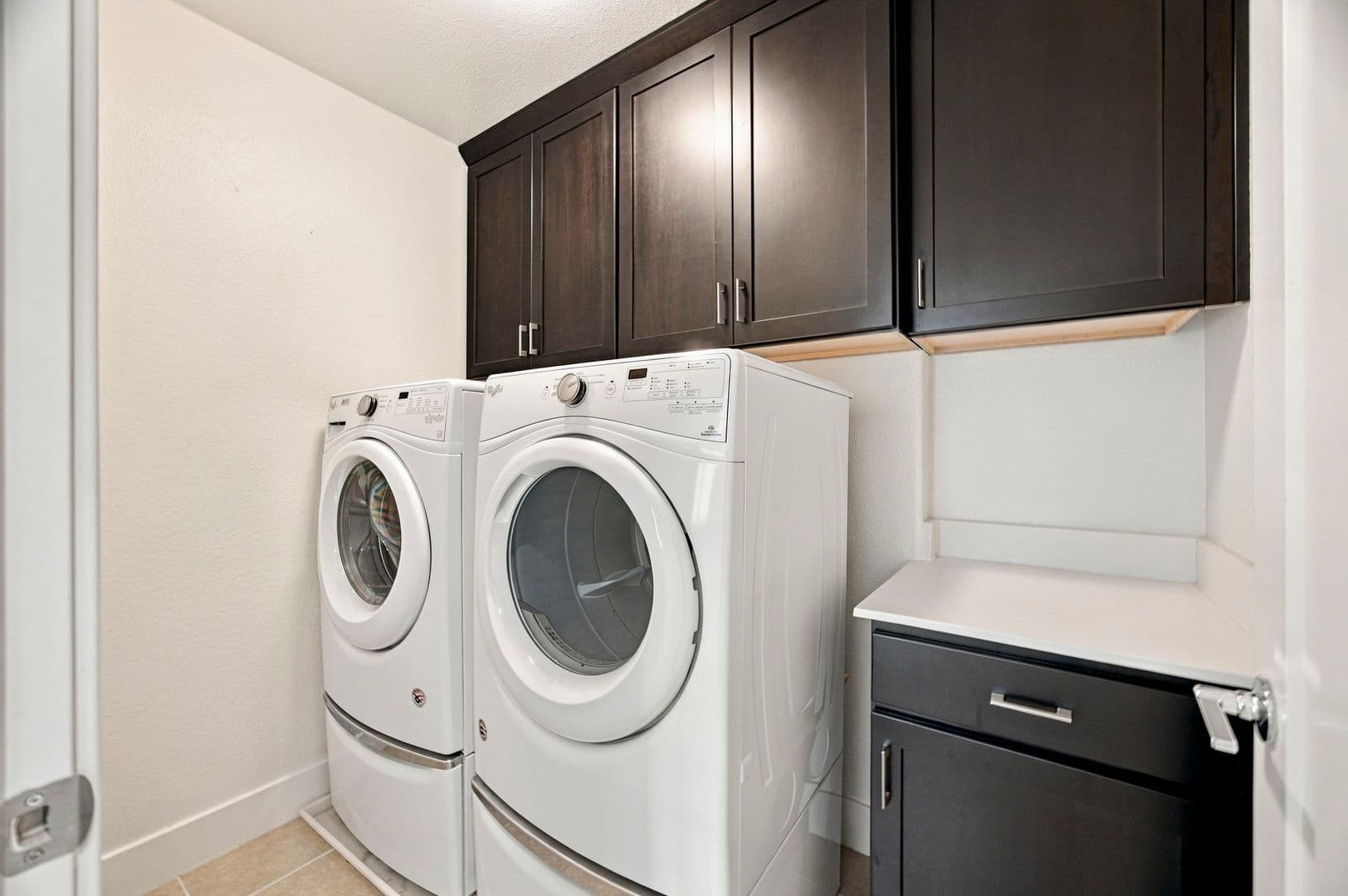 Newark House: 8564 Seawind Way