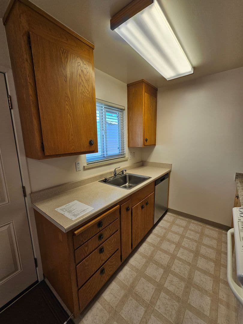 San Leandro House: 420 Pagano Court