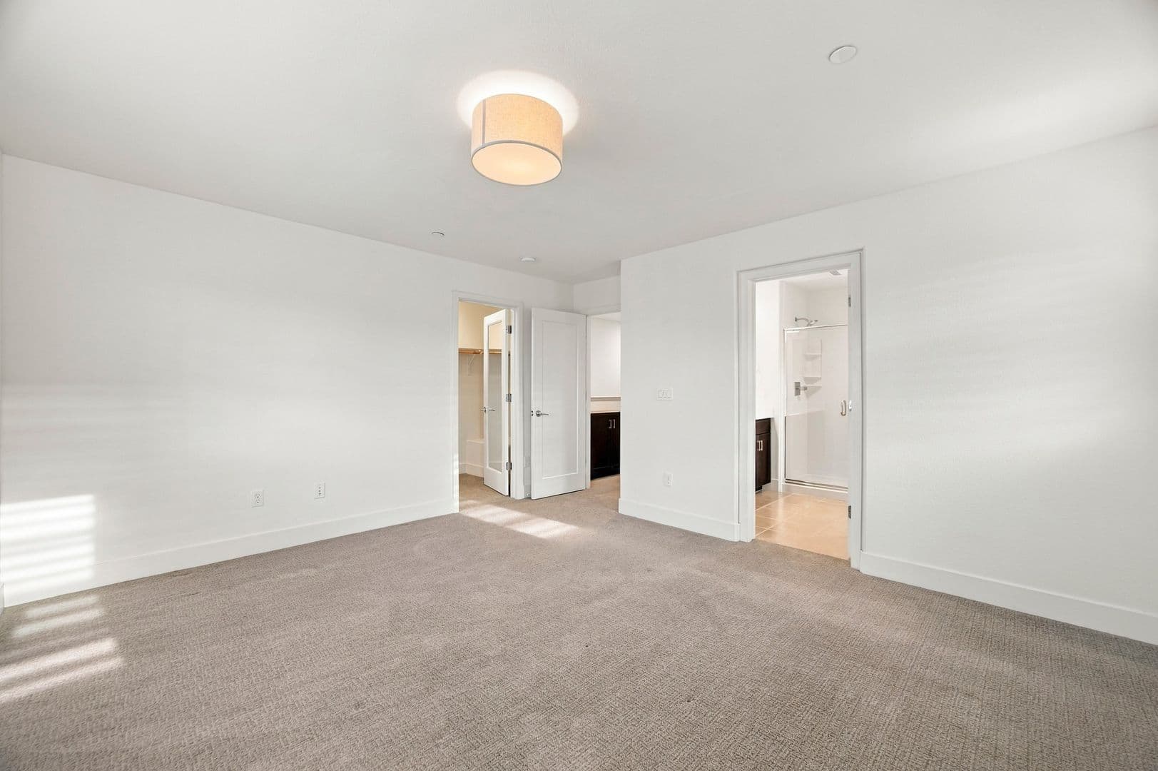 Newark House: 8564 Seawind Way