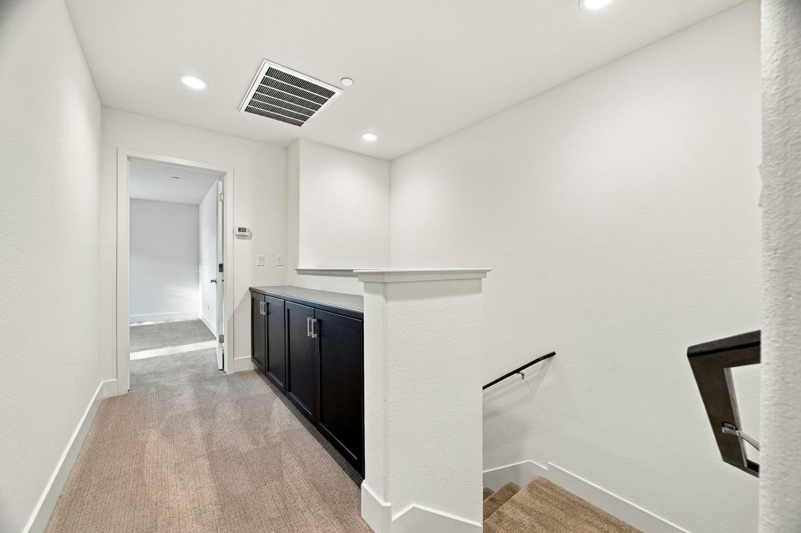 Newark House: 8564 Seawind Way