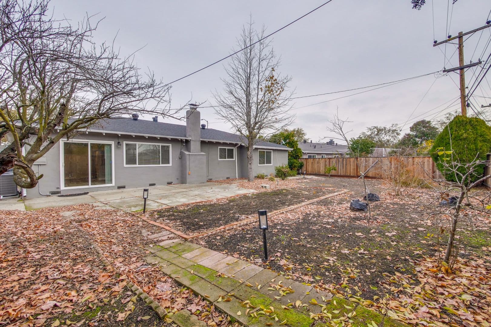 Dublin House: 7530 Kilrush Ave