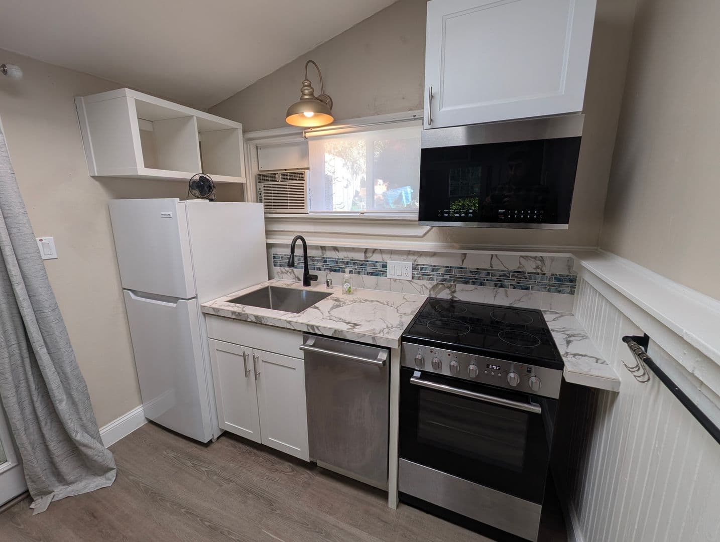 Benicia Apartment: 575 East H Street