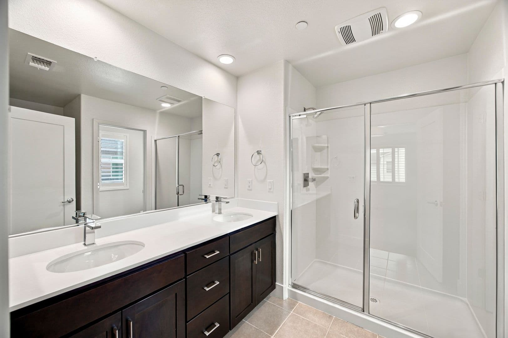 Newark House: 8564 Seawind Way