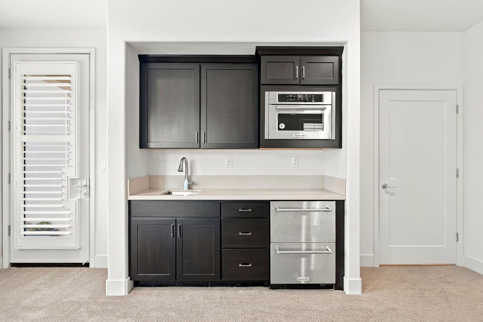 Newark House: 8564 Seawind Way