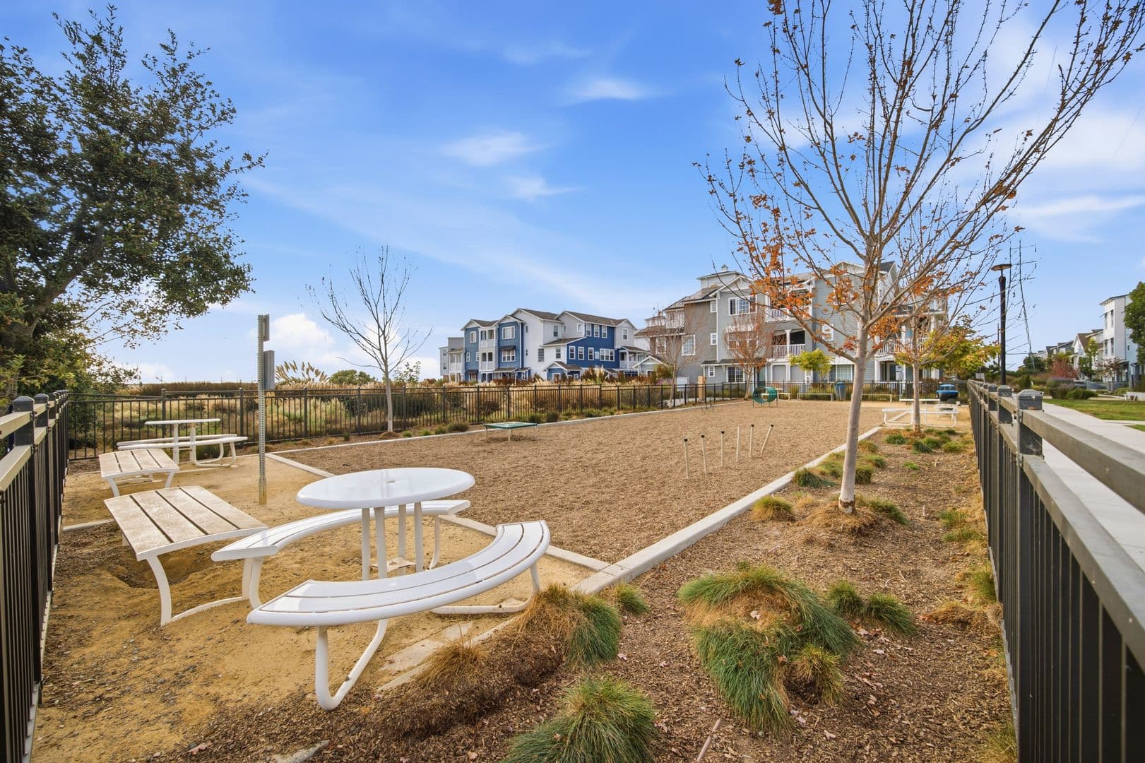 Newark House: 8564 Seawind Way