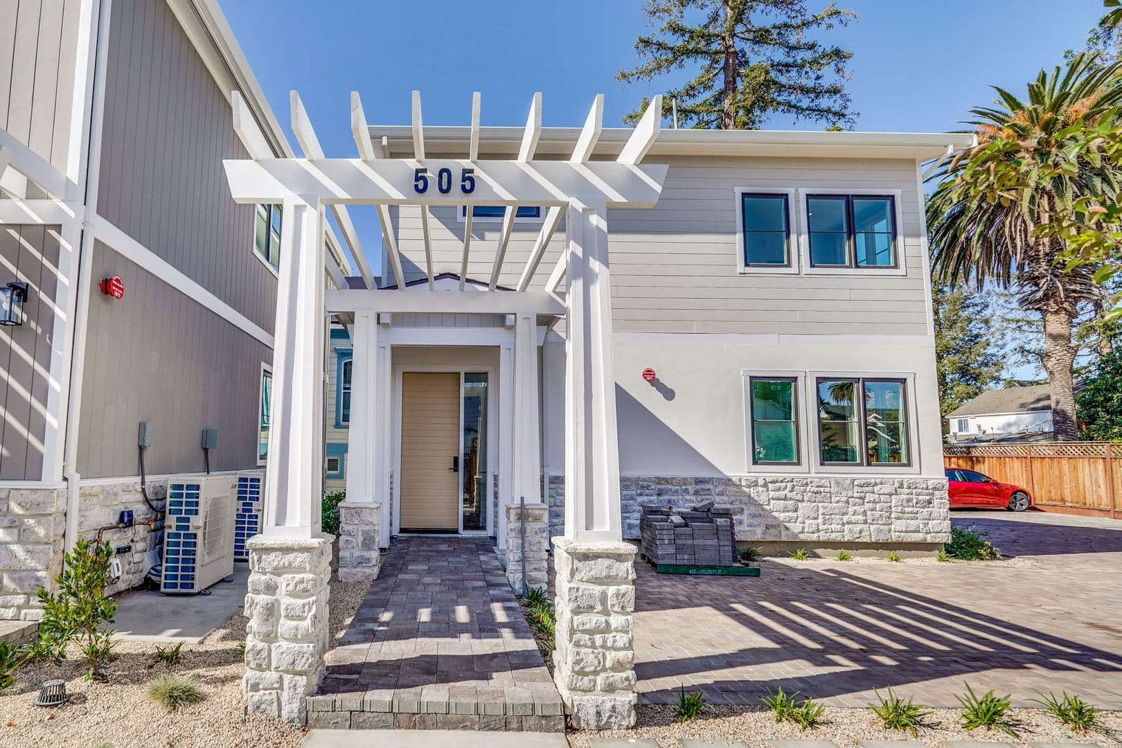 Redwood City House: 505 Beech Street