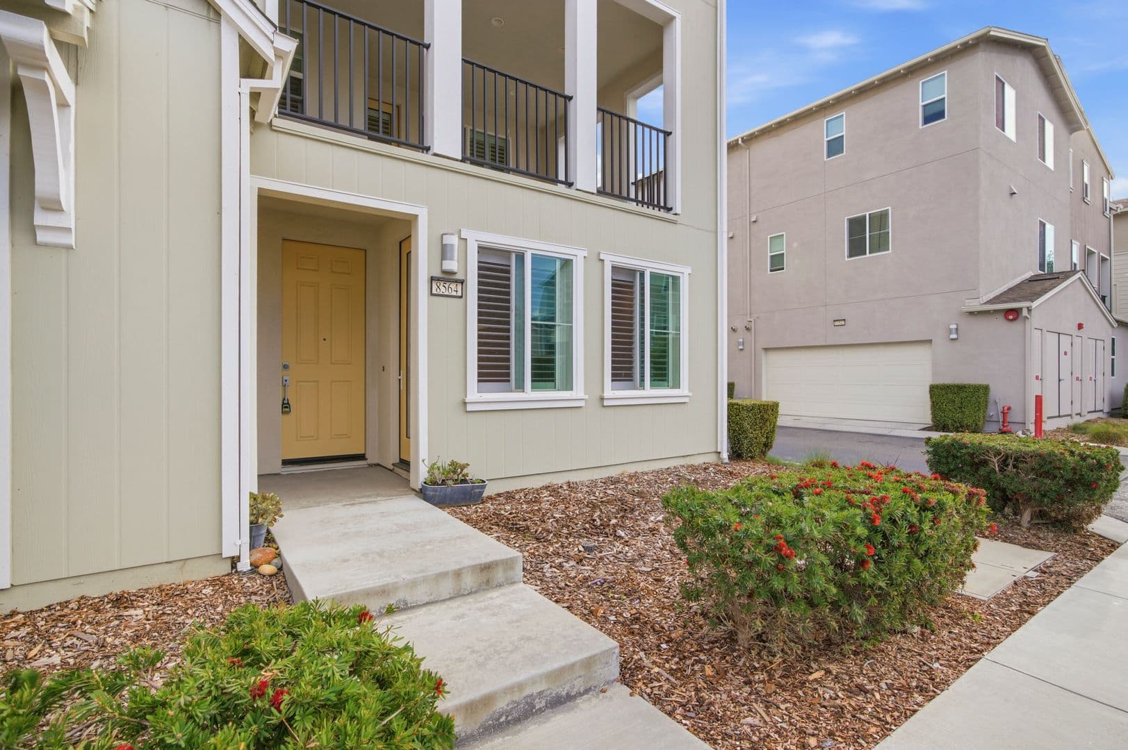 Newark House: 8564 Seawind Way