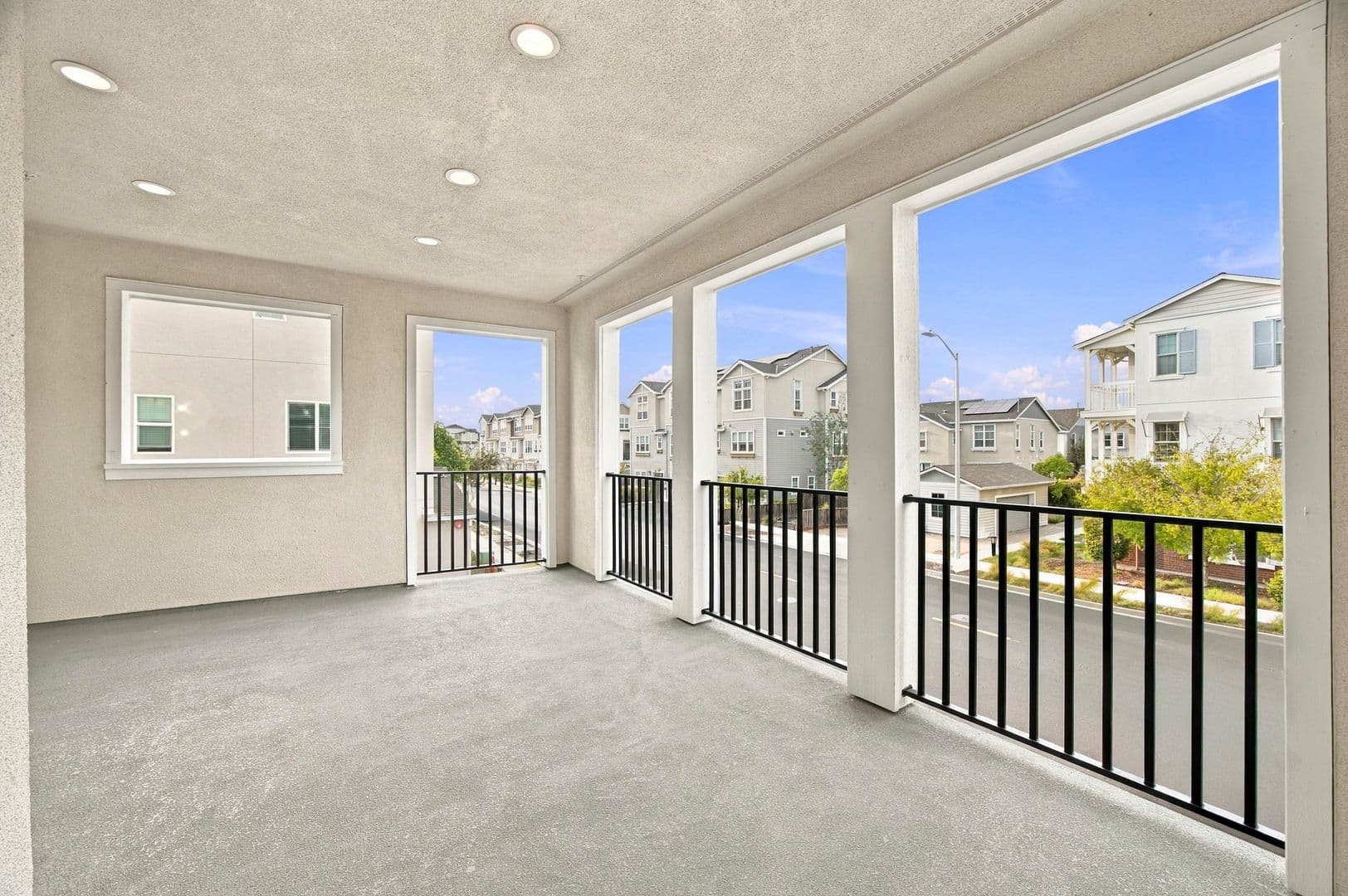 Newark House: 8564 Seawind Way