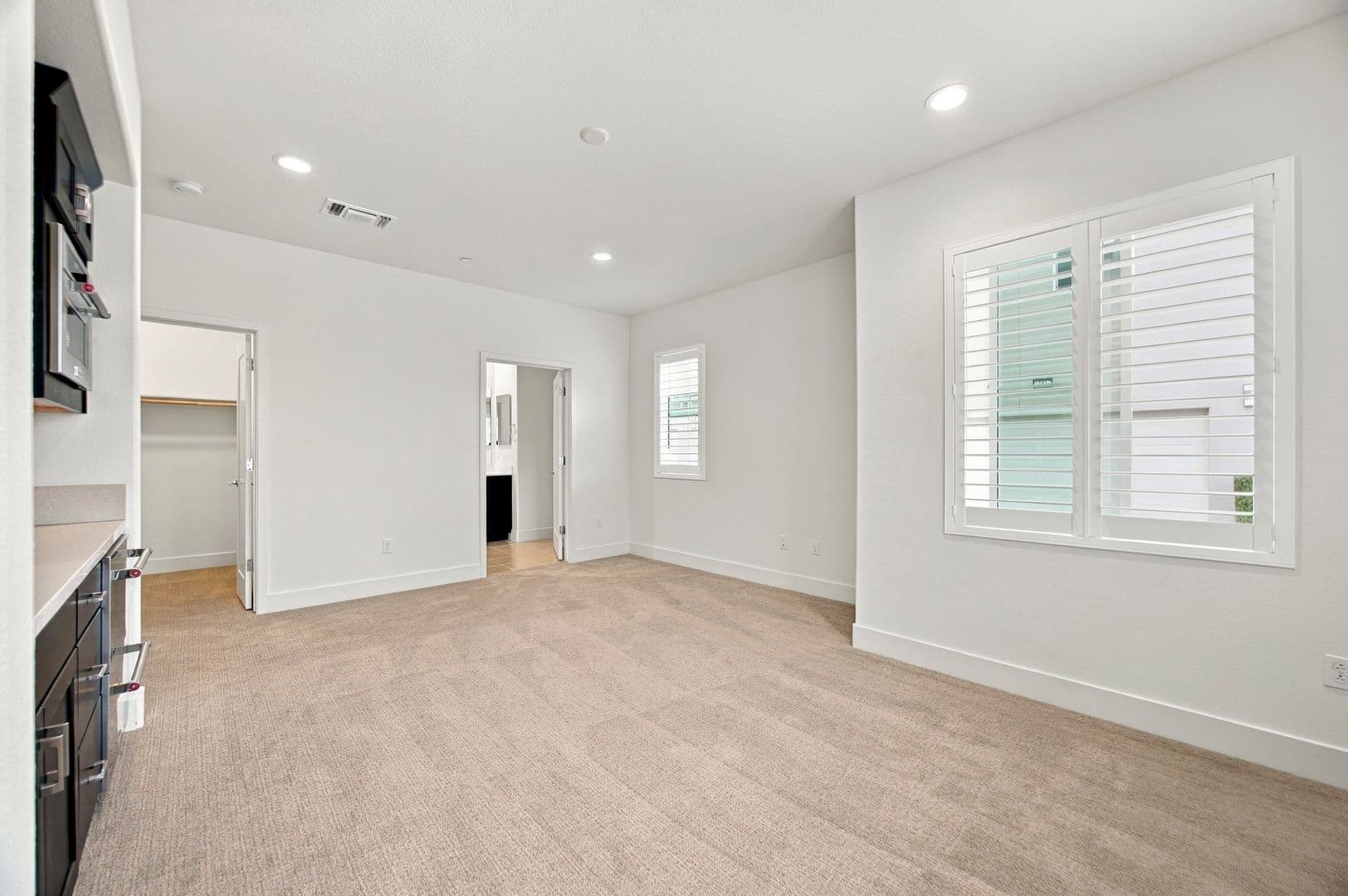 Newark House: 8564 Seawind Way
