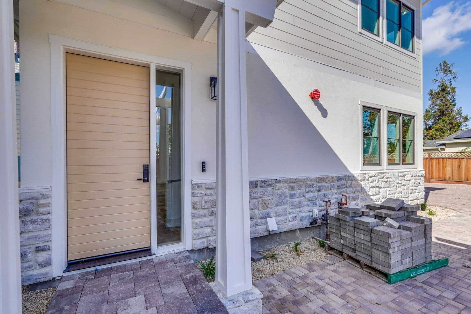Redwood City House: 505 Beech Street