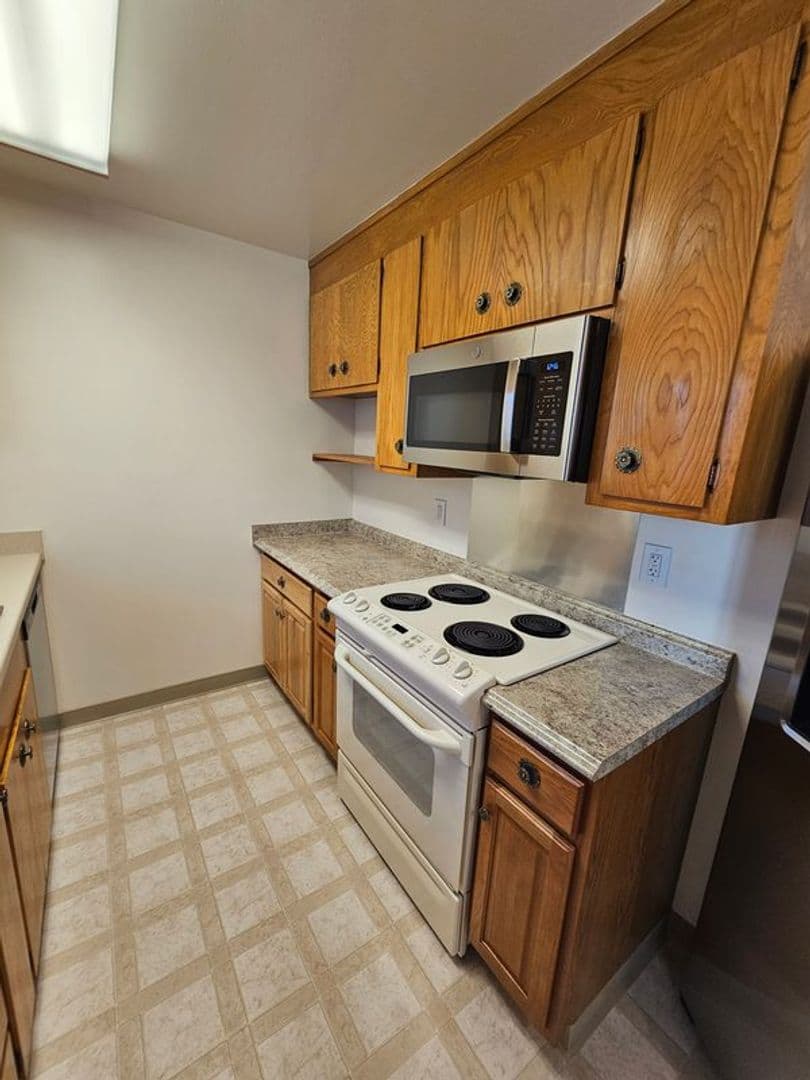 San Leandro House: 420 Pagano Court