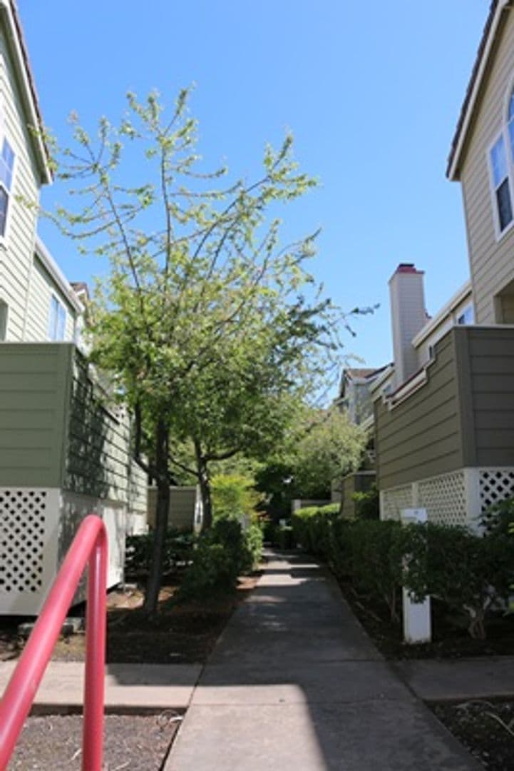 Sunnyvale Townhome: 1156 La Rochelle Ter #D