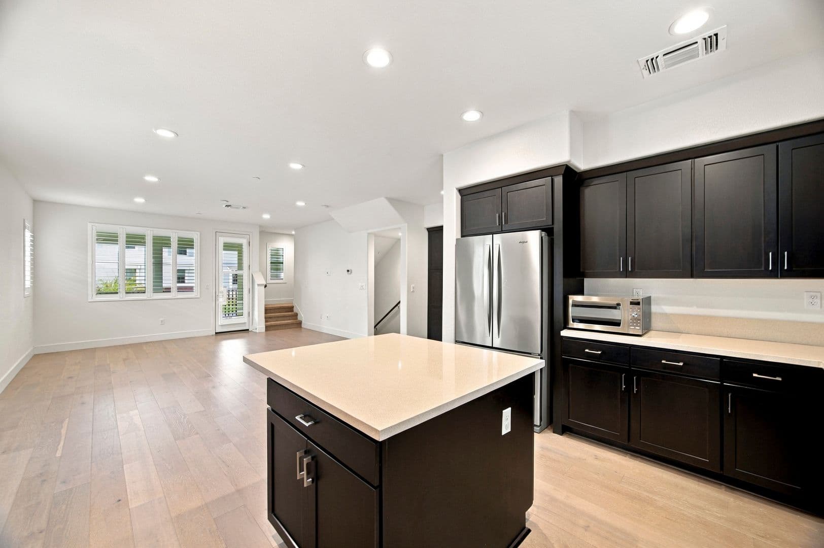 Newark House: 8564 Seawind Way