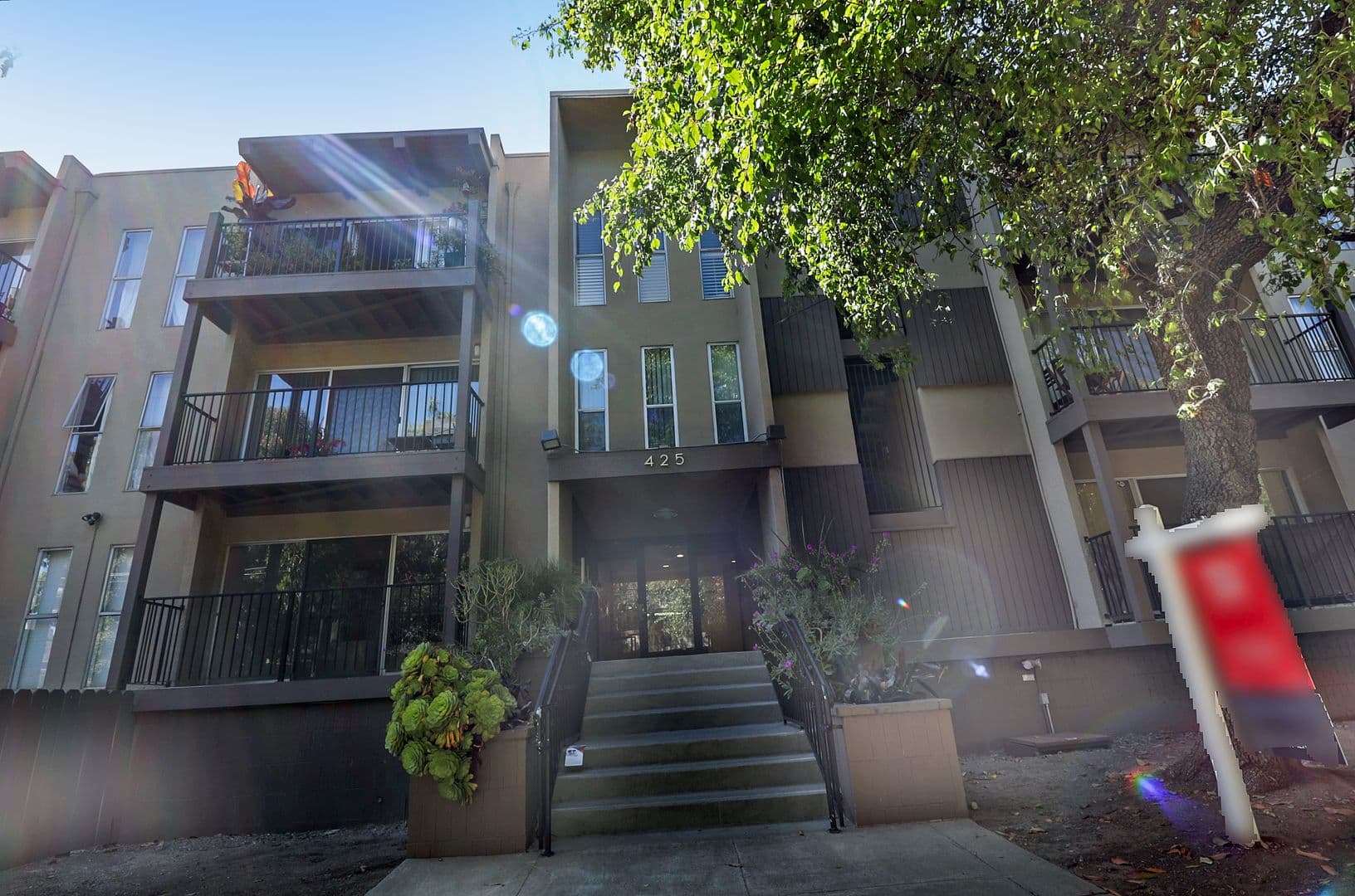 Oakland Condo: 425 Orange Street