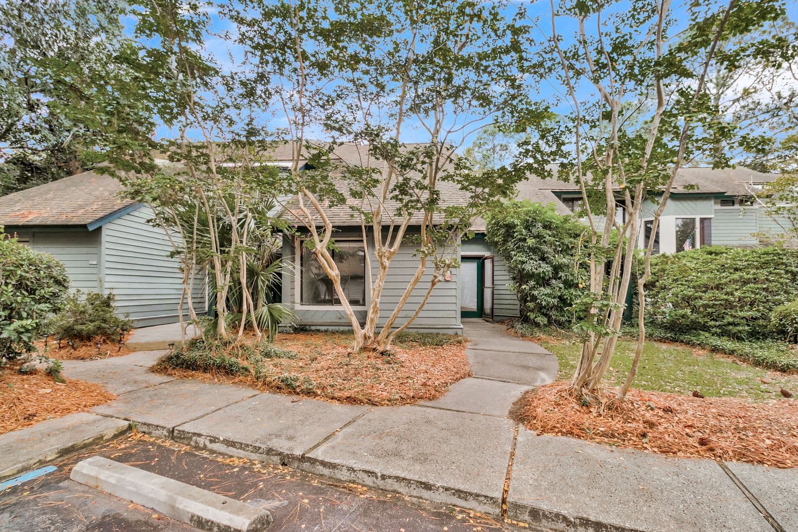 Mt Pleasant House: 1105 Hidden Cove Dr