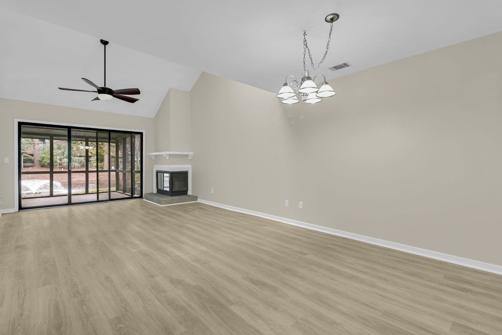 Mt Pleasant House: 1105 Hidden Cove Dr