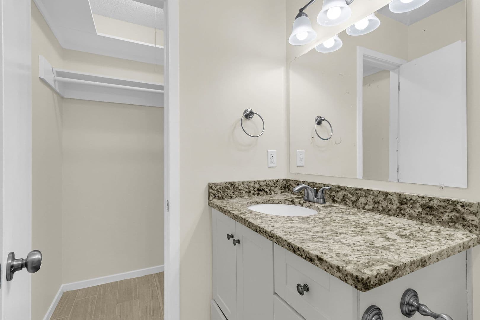 Mt Pleasant House: 1105 Hidden Cove Dr