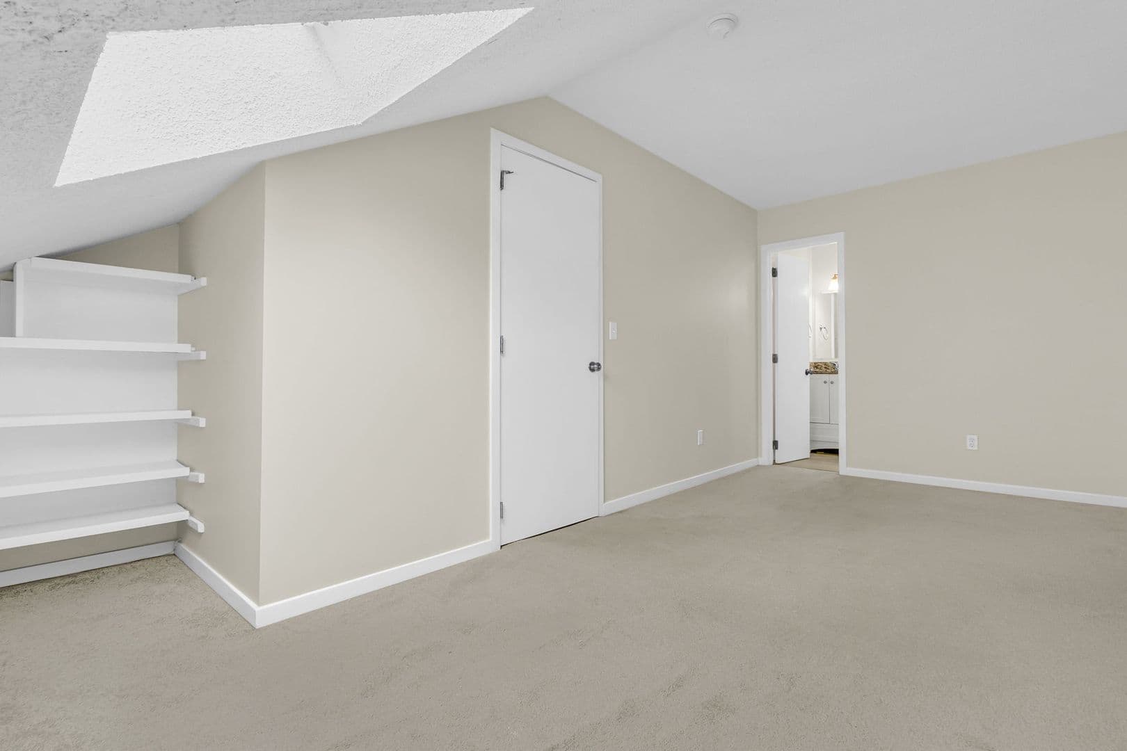Mt Pleasant House: 1105 Hidden Cove Dr