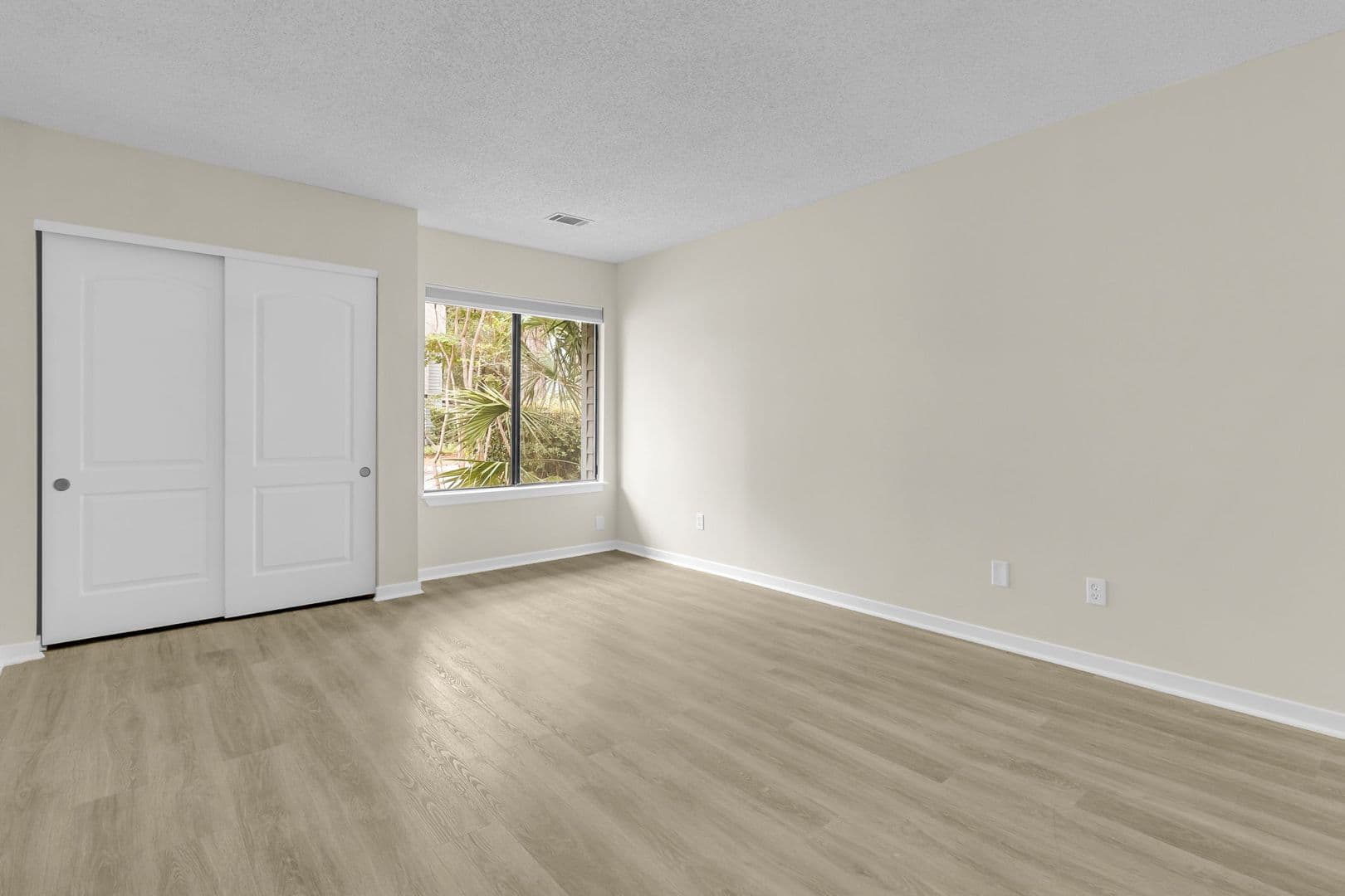 Mt Pleasant House: 1105 Hidden Cove Dr