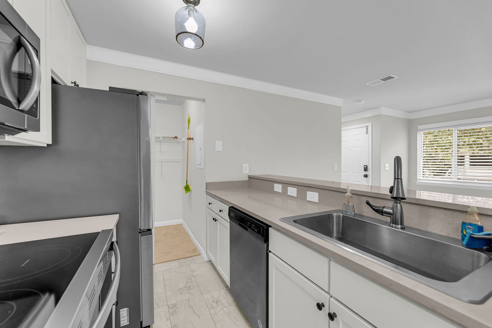 Mount Pleasant Condo: 266 Alexandra Dr, Unit 11